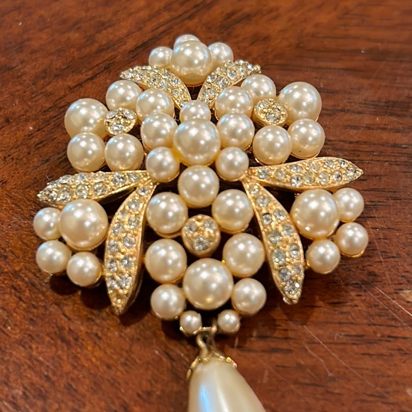 Vintage R. Mandle Pearl Brooch & Matching Earring Set. - Picture 5 of 14